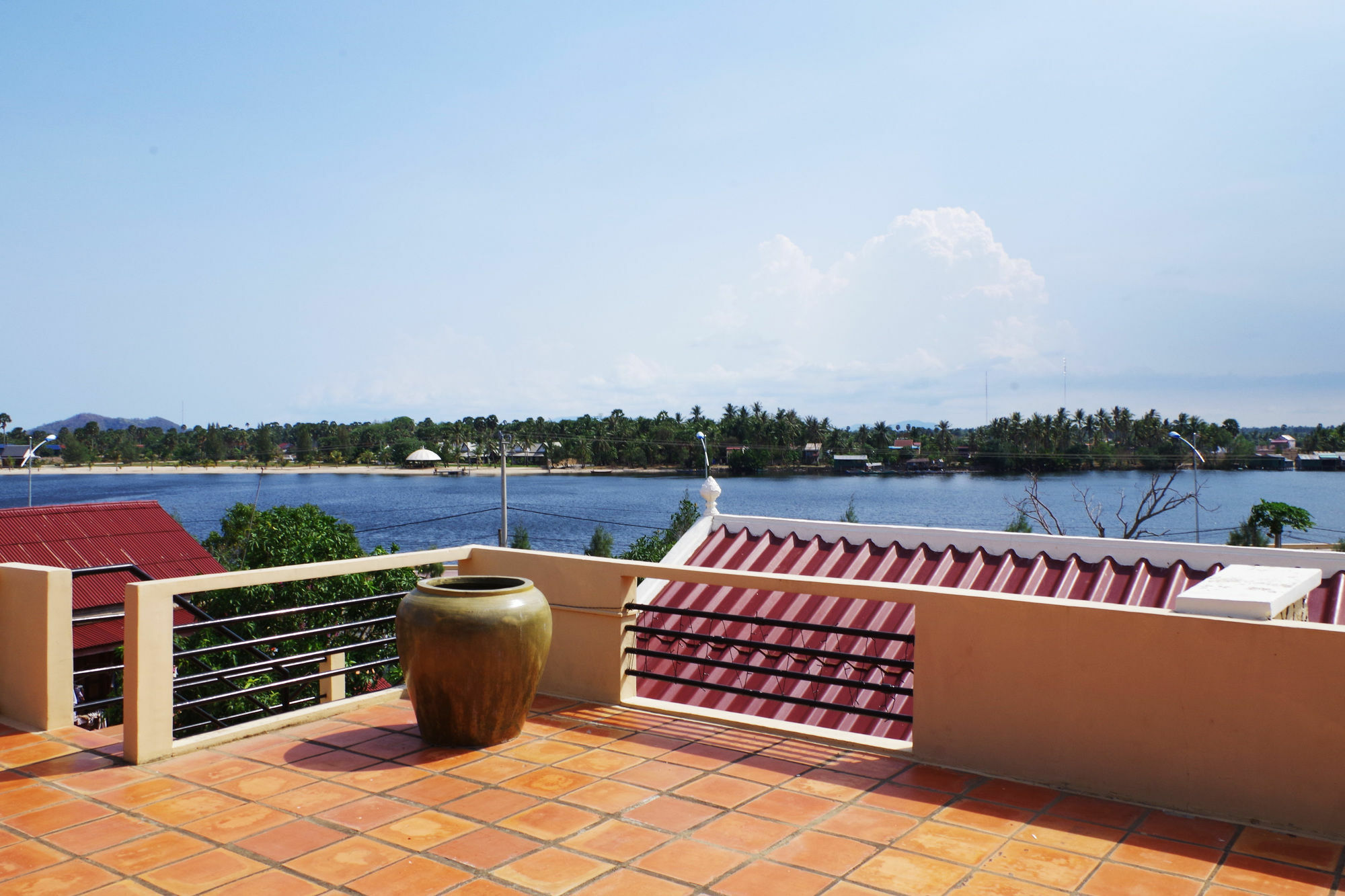 Kool Kampot Hotel Екстериор снимка