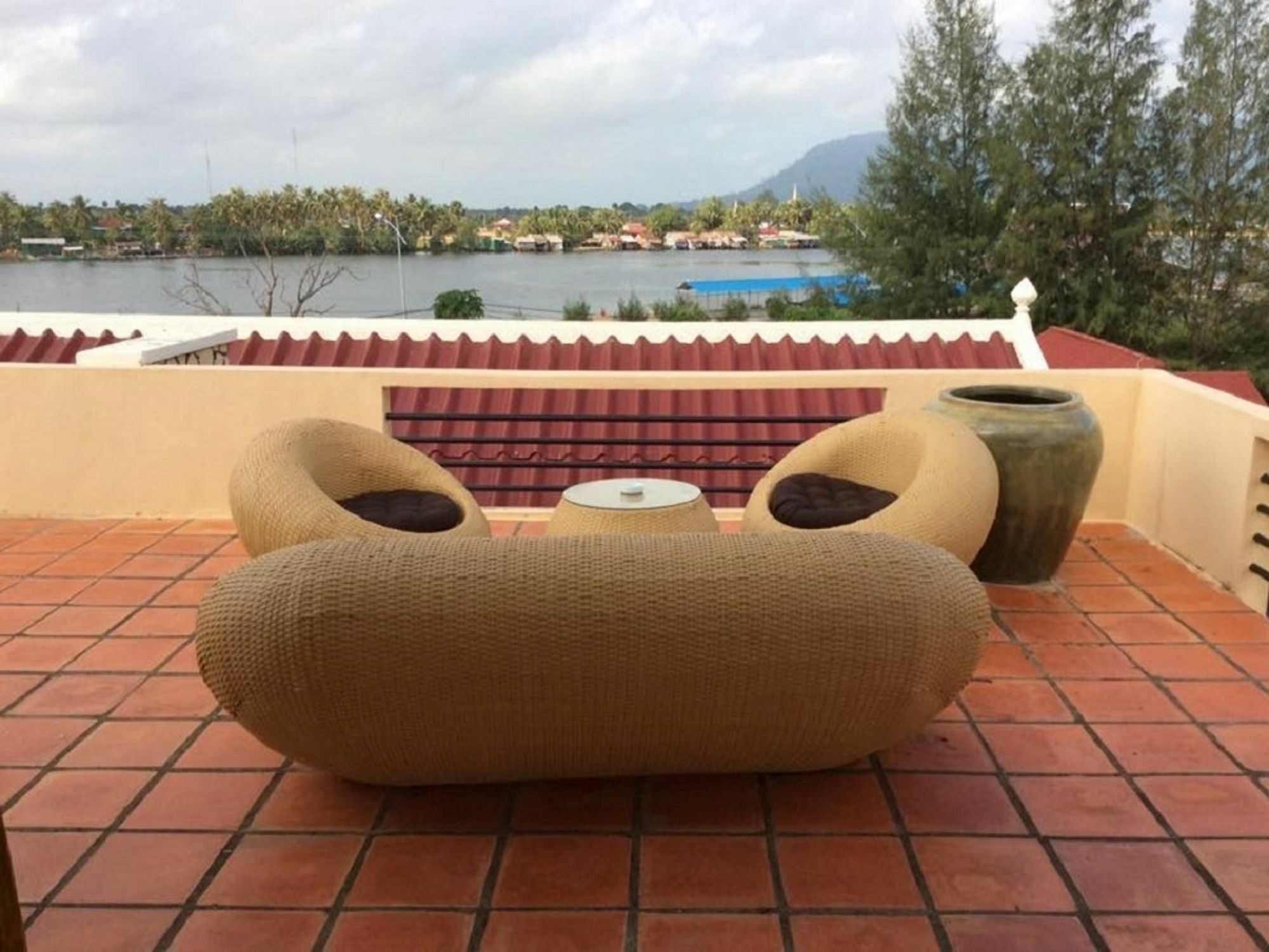 Kool Kampot Hotel Екстериор снимка